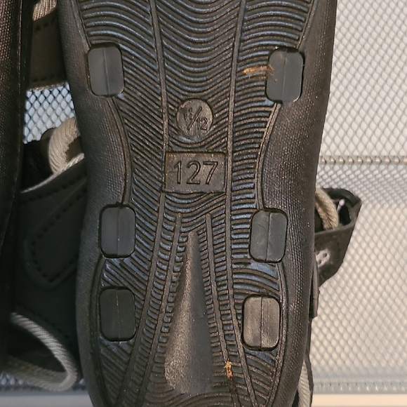 Kids Black and Gray Sandals Size 11/12 EUC Easy Open And Close Straps - Picture 9 of 10